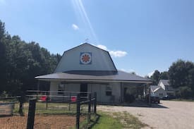 Munfordville Other | Bed + Barn in Amish County 2BR near Mammoth Cave