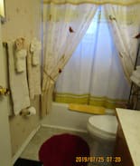 Calgary House | Calgary NE airbnb 1