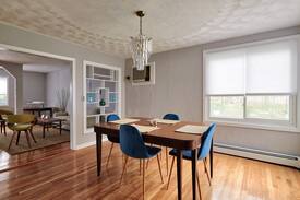 Revere House | Comfy Room 5 mins to Train/Airport/Beach + Parking