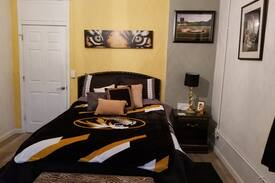 Columbia Apartment | Rooms on Cherry - "The Mizzou Room"
