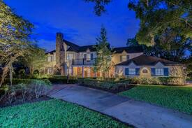 Lake Brant House | Majestic Brant Manor: 8 Bdrm Lake House w/Htd Pool