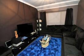 Australind House | Bright friendly, home from home. Room 1