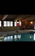 Woodridge House | The DREAM HOUZZ. Indoor heated pool and Hot tub!