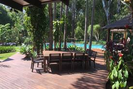 Ewingsdale House | Villa Byron with guest house