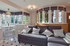 Godstone House | Squirrels