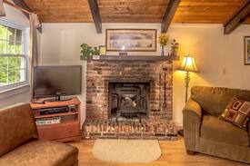 Intervale Villa | Cozy European Style Chalet (Unit B)