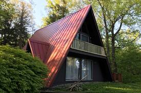 Shorewood-Tower Hills-Harbert Villa | Artsy A-Frame in Woods - Private Beach- 80mi toChi