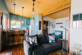 Brew Bay Cabin | Whale Rock Cottage - Perched on the Water's Edge