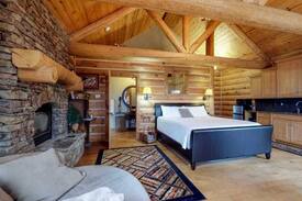 Ferndale Other | Luxury Private Log Cabin Getaway w/ Hot Tub