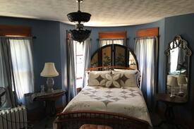 Cassopolis House | Mrs Kelly’s B&B Charming Victorian House