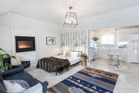 Port Jervis Cabin | Cedar Lakes Estate Garden Suite 6