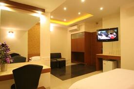 Alkapuri Hotel | Mango Comfort Hotel Room- Alkapuri, Vadodara