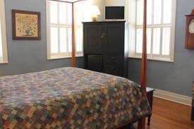 Hermann Cabin | Gustave Room - The Inn at Hermannhof