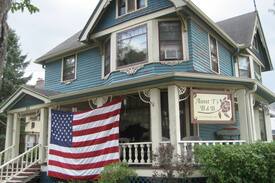 Neenah Bed & Breakfast | Aunt T's B&B - River Room