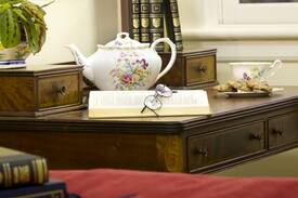 Siskiyou-Hargadine Historic District Bed & Breakfast | Chanticleer Inn - Garden Room