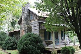 Cornersville Cabin | Clock Creek Cabin (Lairdland Farm)