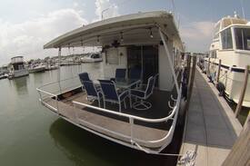 Marblehead Boat Rental | The Jamestowner 54ft Houseboat Lakeside Marblehead
