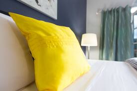 Barbican Apartment | Laze Solace Studio Apartment