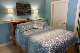South Juanita House | Quiet Eastside Mother-In-Law Apartment with AC