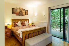 Mowbullan Cabin | Whitewood Cottage-Local Village on Bunya Mountains