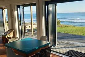 Pukehina House | Kiripaka Beachfront Bach ... WOW