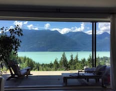 Britannia Beach House | Tea Tree House with fantastic ocean view