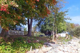 Waupoos House | Creasy's Cottages - ORCHARD OASIS