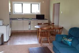 Karapiro House | Karapiro Haybarn (entire guesthouse)
