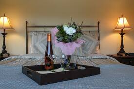 Cloverdale Apartment | The Loft, Bright, Sunny & Spacious