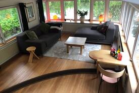 Zaandam Boat Rental | Charming houseboat with sunny garden Amsterdam