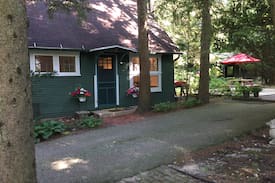 Benton Harbor House | Cozy Green Cottage with Private Beach