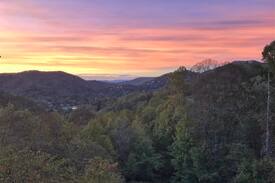 Boone Apartment | Sunset Valley - centrally located w mountain views