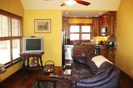 Milton House | Charming Carriage House in Milton