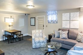 Old Town West House | Walk to Old Town : The White Hog Inn, Lower Suite