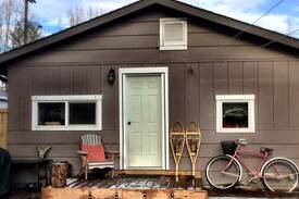 Golden House | The Wee Town Cottage (Mini Suite)
