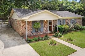 Biloxi House | The Benton Beachside - A Fun Family Getaway!