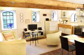 Almdorf Apartment | Ole Peerstall: hyggelige Fewo im Friesenhaus