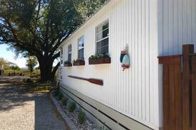Mount Pleasant House | Cottage on the Creek - Waterfront Guest House