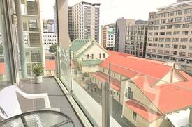 Te Aro Apartment | ♥ of the city with parking, gym/pool + netflix