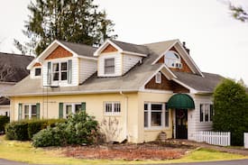 Banner Elk Bed & Breakfast | White Crow Suite at The Azalea Inn Bed & Breakfast