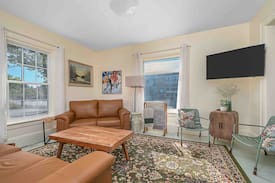 Prince Edward House | The Iron Horse - Downtown Picton and Sleeps 8