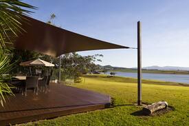 Barrine Villa | LUXURY LAKEFRONT - Tuscany on Tinaroo
