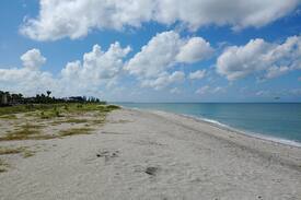 Golden Beach Apartment | Vintage Beach Hideaway at Golden Beach Venice