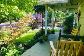 St. Johns House | Cute + Cozy Cottage in Portland!
