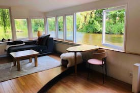 Zaandam Boat Rental | Charming houseboat with sunny garden Amsterdam
