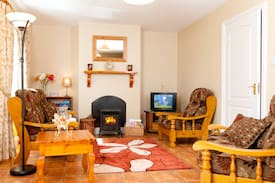Hollywood House | Abhainn Ri Ivy Cottage