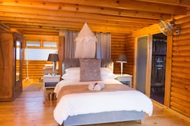 Wolseley Cabin | Arum Lily Log Cabin