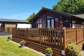 South Lakeland Leisure Village Villa | Wooden Top Lodge - with hottub