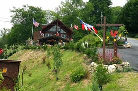 Burnsville Villa | Red Rooster Chalet in Burnsville NC