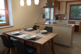 Eglfing Apartment | Ferienwohnung "Bauerncafé" mit Alpenpanorama